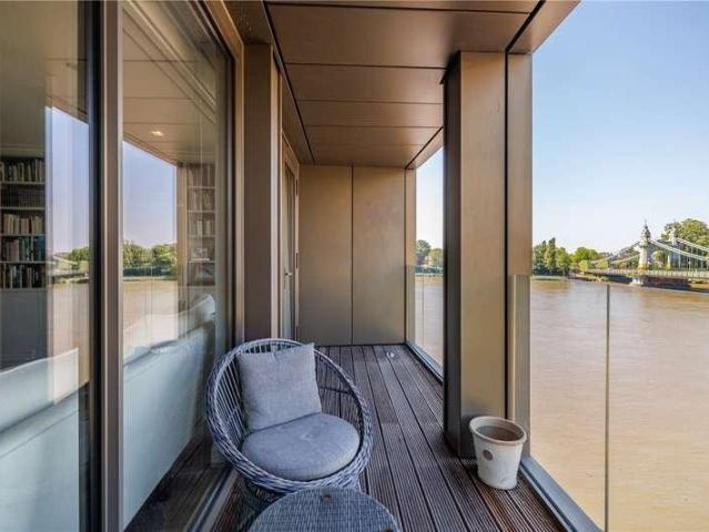 3 bed flat for sale