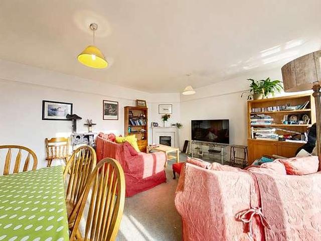 3 bed flat for sale