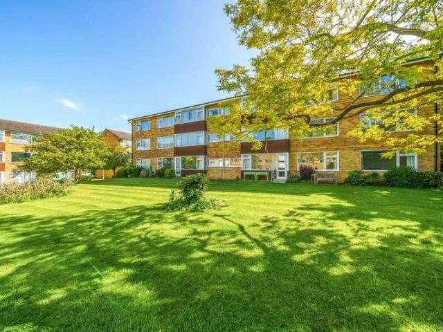 3 bed flat for sale
