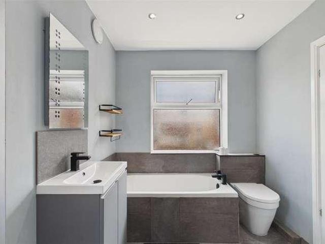 3 bed flat for sale