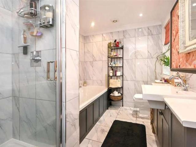 3 bed flat for sale
