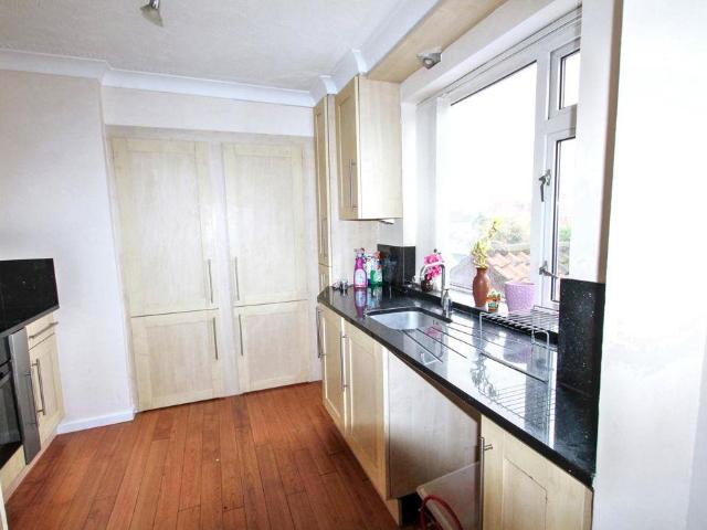 3 bed flat for sale