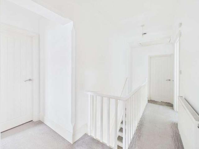 3 bed flat for sale