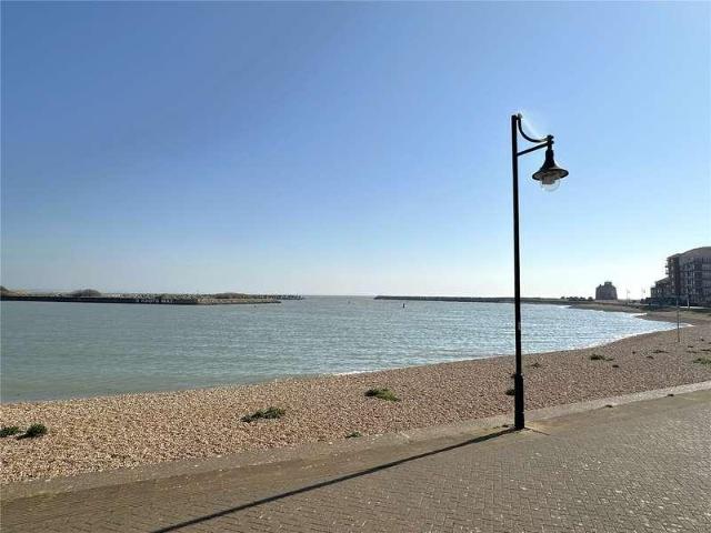 3 bed flat for sale
