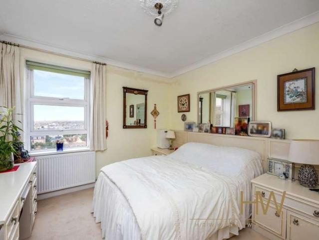 3 bed flat for sale