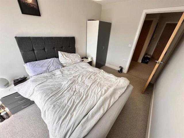 3 bed flat for sale