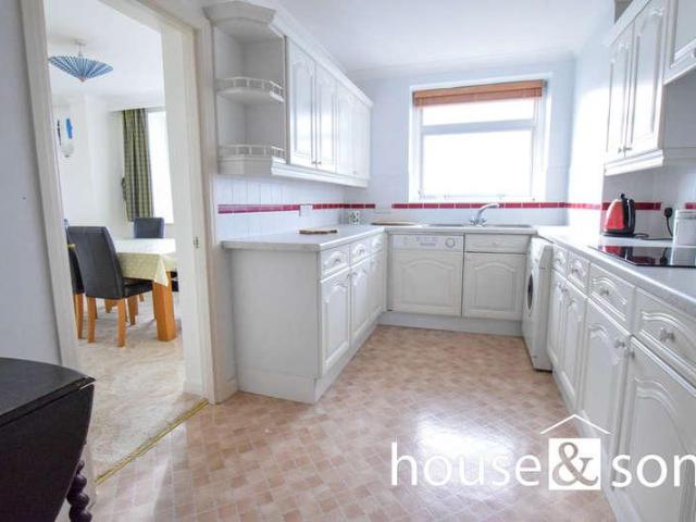 3 bed flat for sale