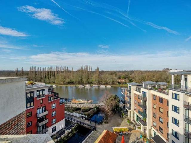 3 bed flat for sale