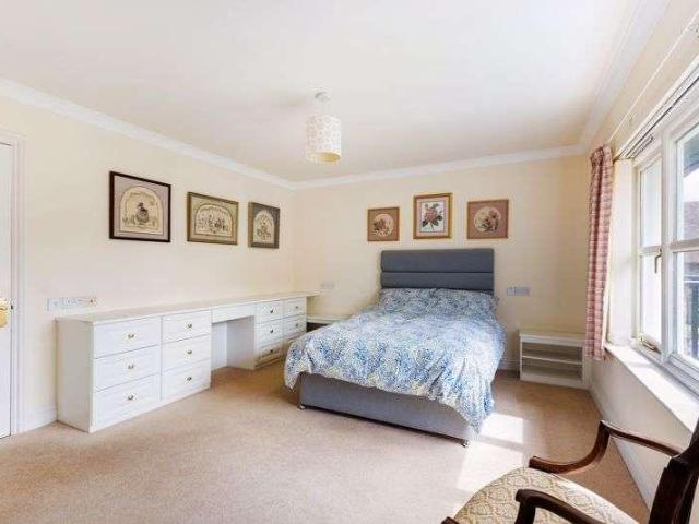 3 bed flat for sale