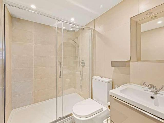 3 bed flat for sale