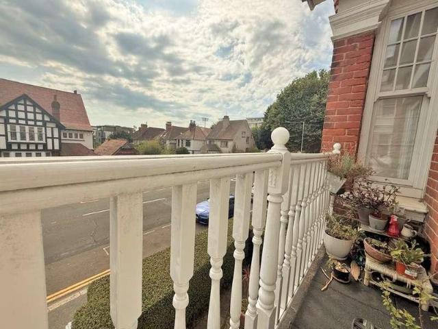 3 bed flat for sale
