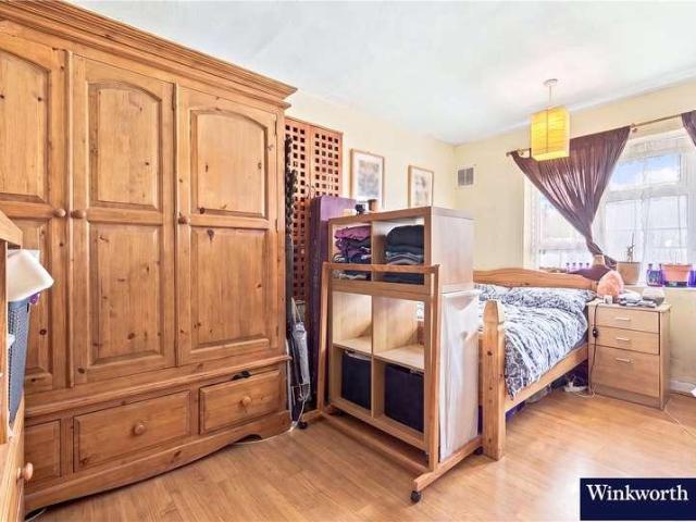 3 bed flat for sale