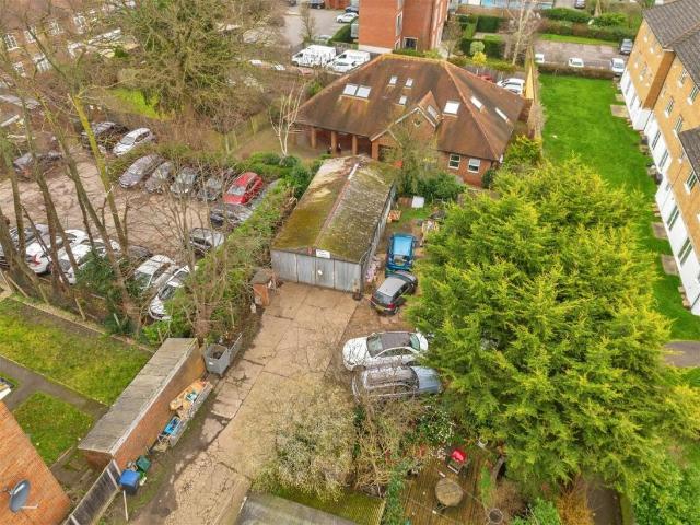 3 bed flat for sale