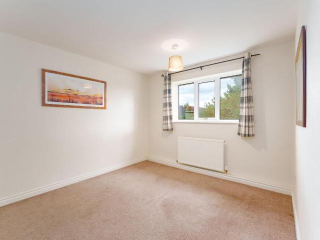 3 bed flat for sale