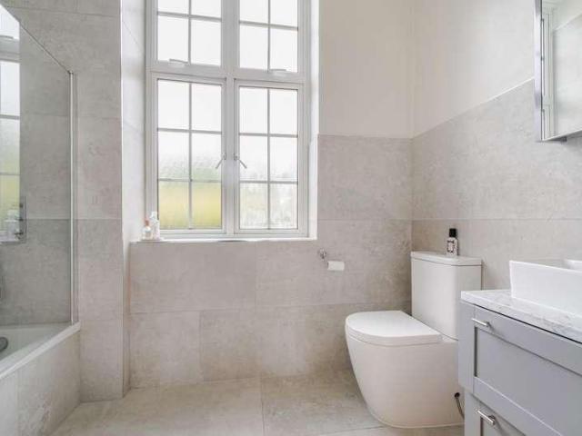 3 bed flat for sale