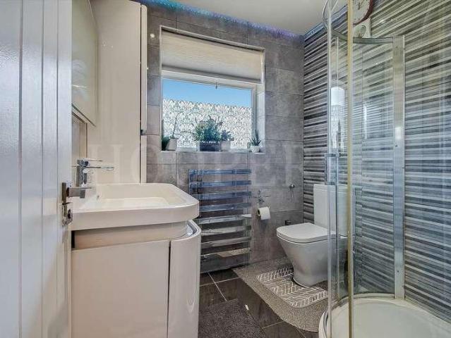 3 bed flat for sale