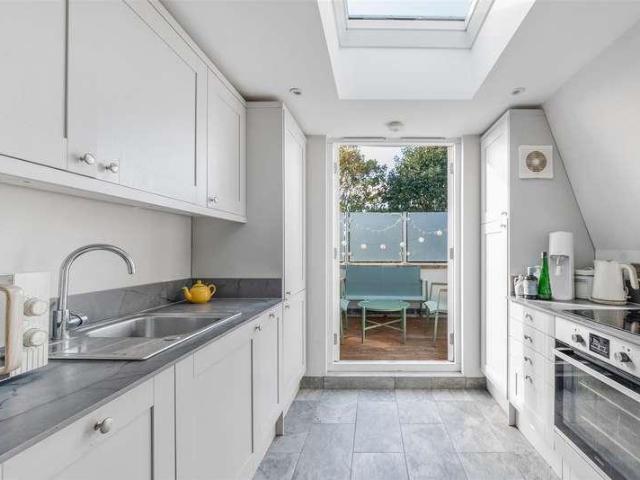 3 bed flat for sale