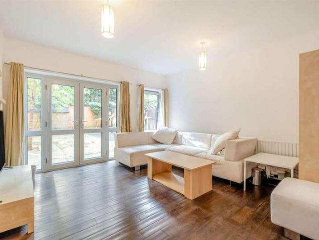 3 bed flat for sale