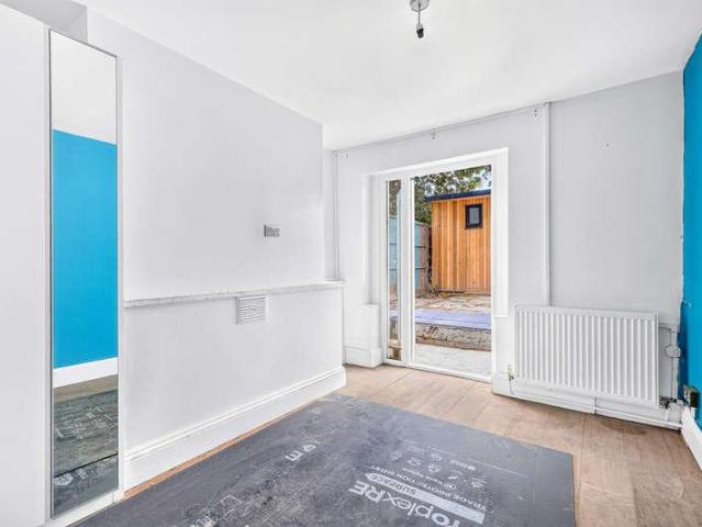 3 bed flat for sale