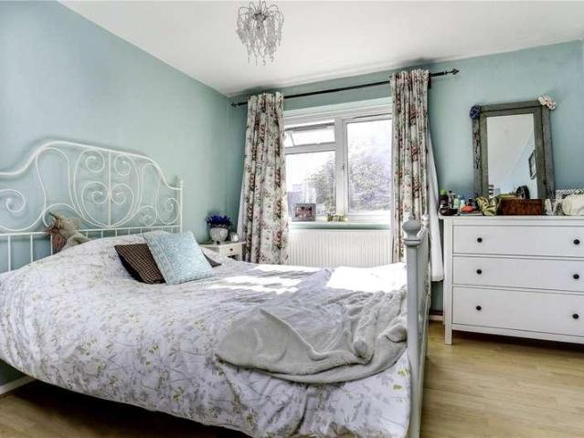 3 bed flat for sale