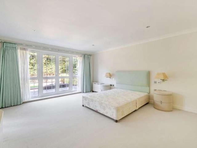 3 bed flat for sale