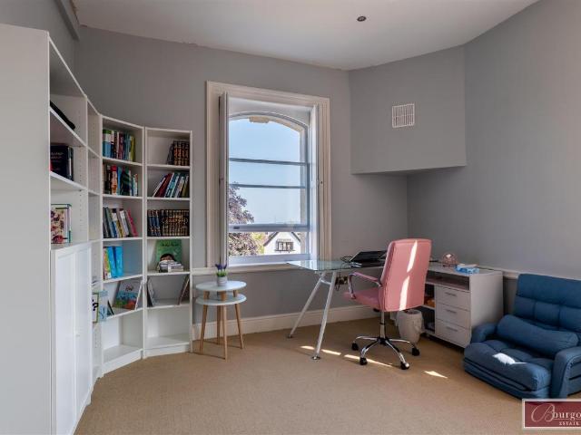 3 bed flat for sale