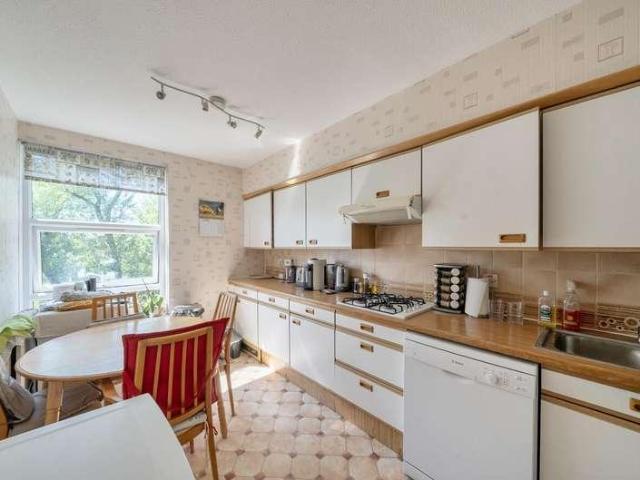 3 bed flat for sale