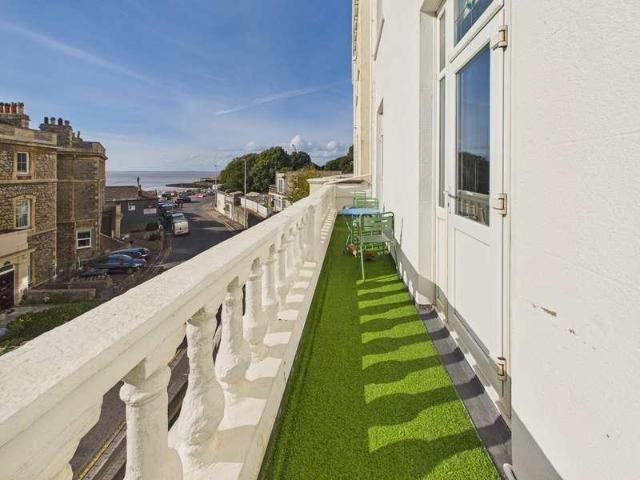 3 bed flat for sale