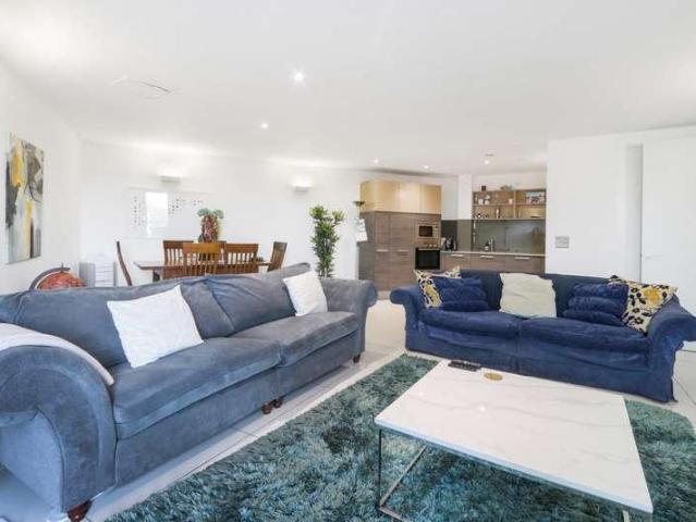 3 bed flat for sale