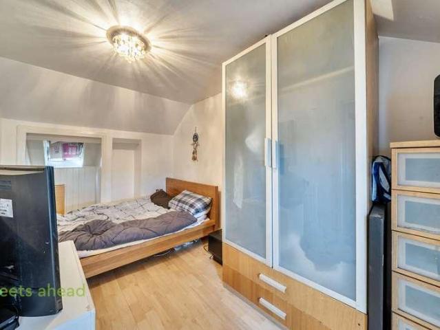 3 bed flat for sale