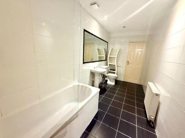 3 bed flat for sale