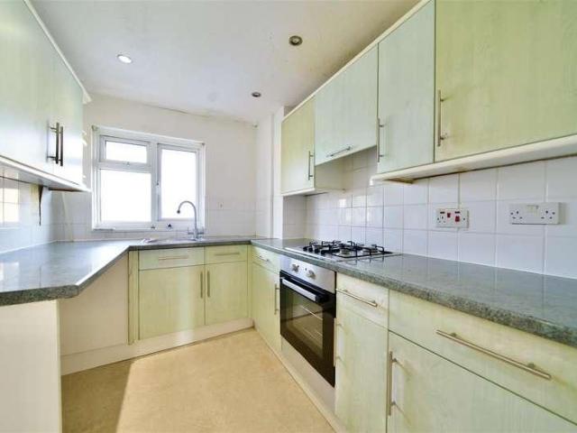 3 bed flat for sale