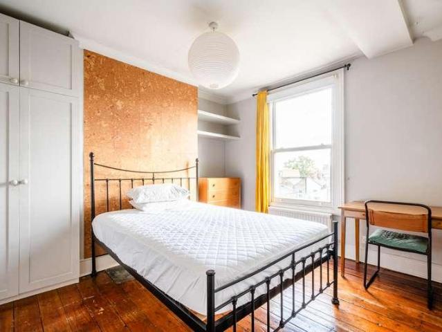 3 bed flat for sale