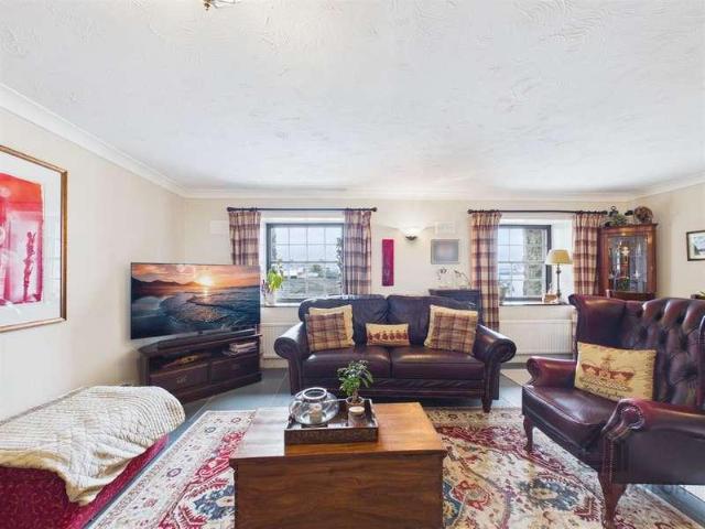 3 bed flat for sale