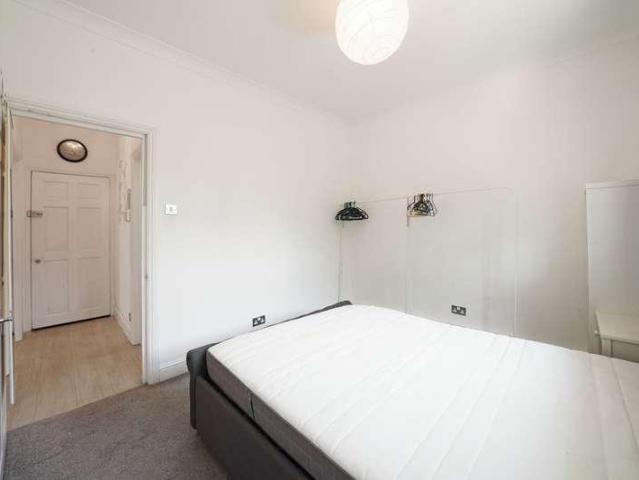 3 bed flat for sale