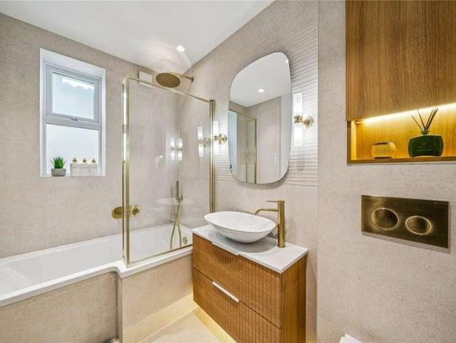 3 bed flat for sale