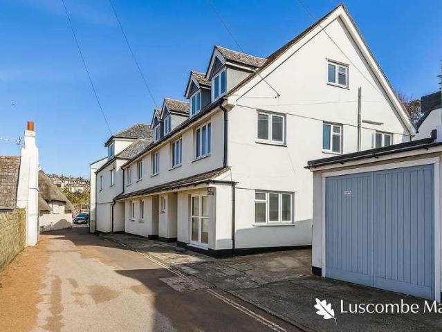 3 bed flat for sale