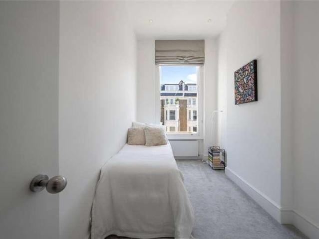 3 bed flat for sale