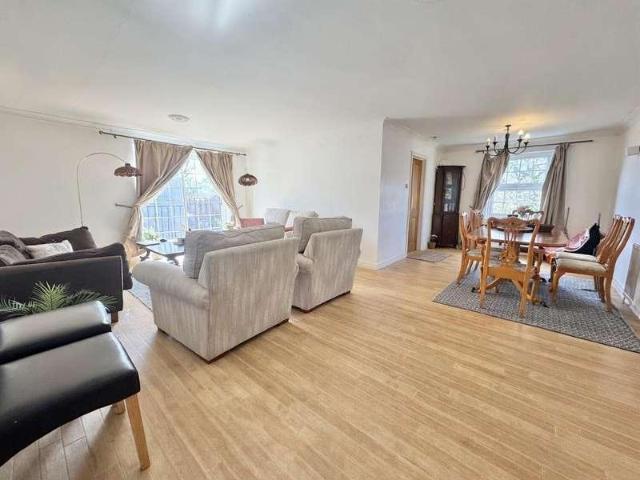 3 bed flat for sale
