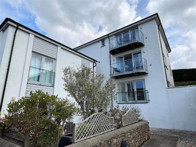 3 bed flat for sale