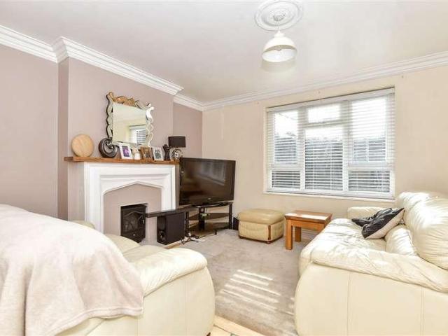 3 bed flat for sale