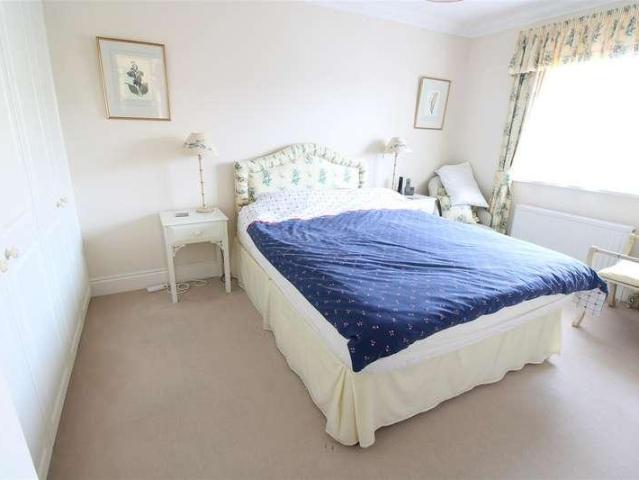 3 bed flat for sale