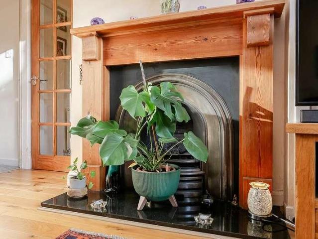 3 bed flat for sale