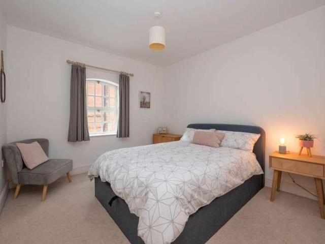 3 bed flat for sale
