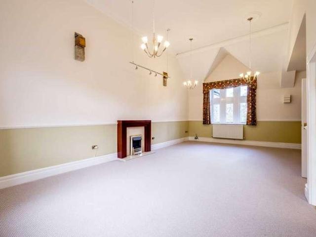 3 bed flat for sale
