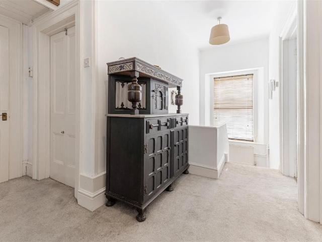 3 bed flat for sale