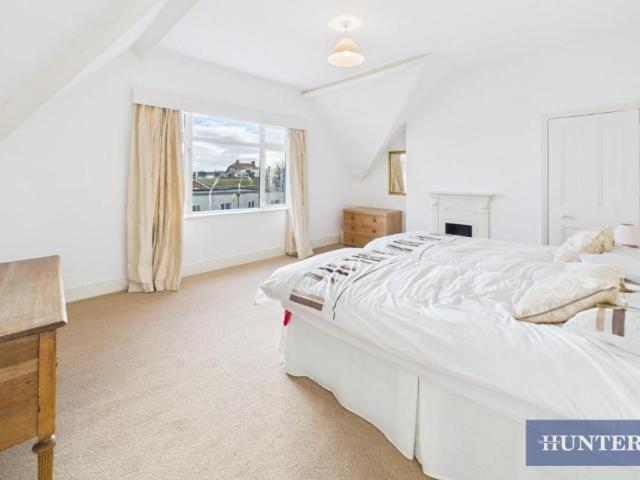 3 bed flat for sale