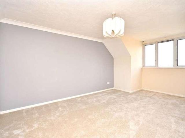 3 bed flat for sale