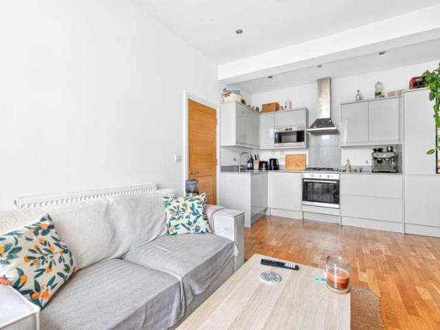 3 bed flat for sale