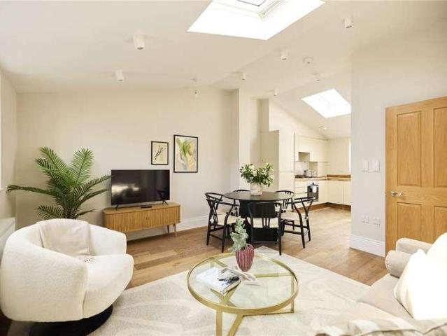 3 bed flat for sale